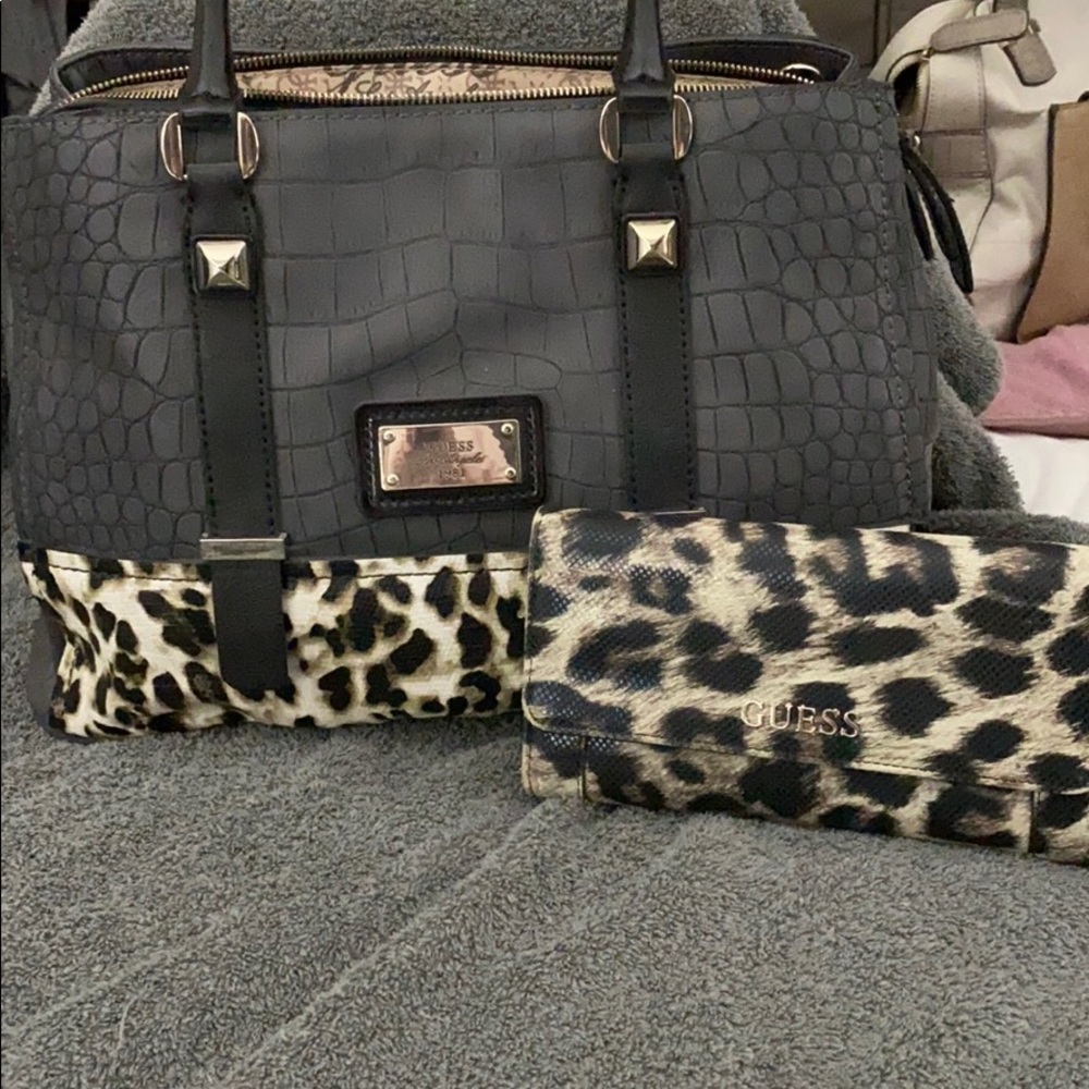 Guess purse with matching wallet